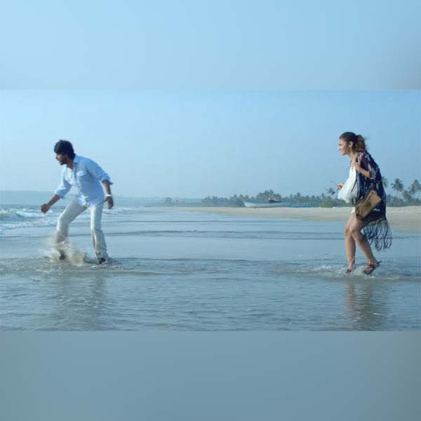 shah-rukh-khan-and-alia-bhatt-have-fun-playing-kabaddi-on-the-beach-201610-817027